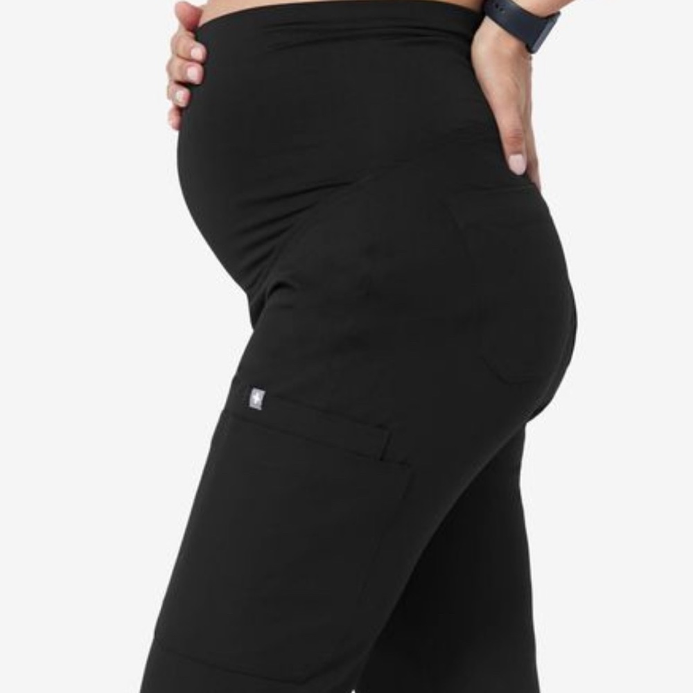 NWT! Figs Maternity Yola (black)